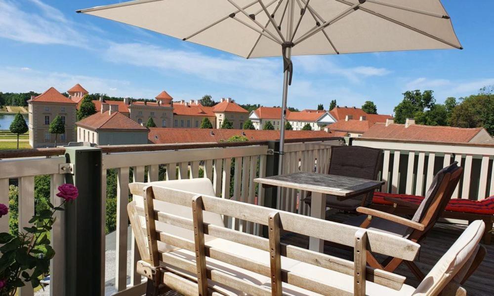 Loggiahaus Am Schloss, 5 Ferienwohnungen, Teils Mit Schloss- Und Seeblick Rheinsberg Exterior photo