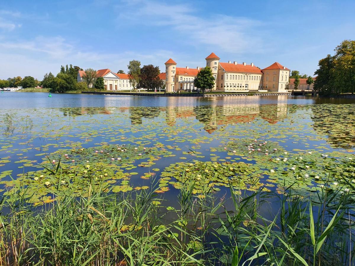 Loggiahaus Am Schloss, 5 Ferienwohnungen, Teils Mit Schloss- Und Seeblick Rheinsberg Exterior photo
