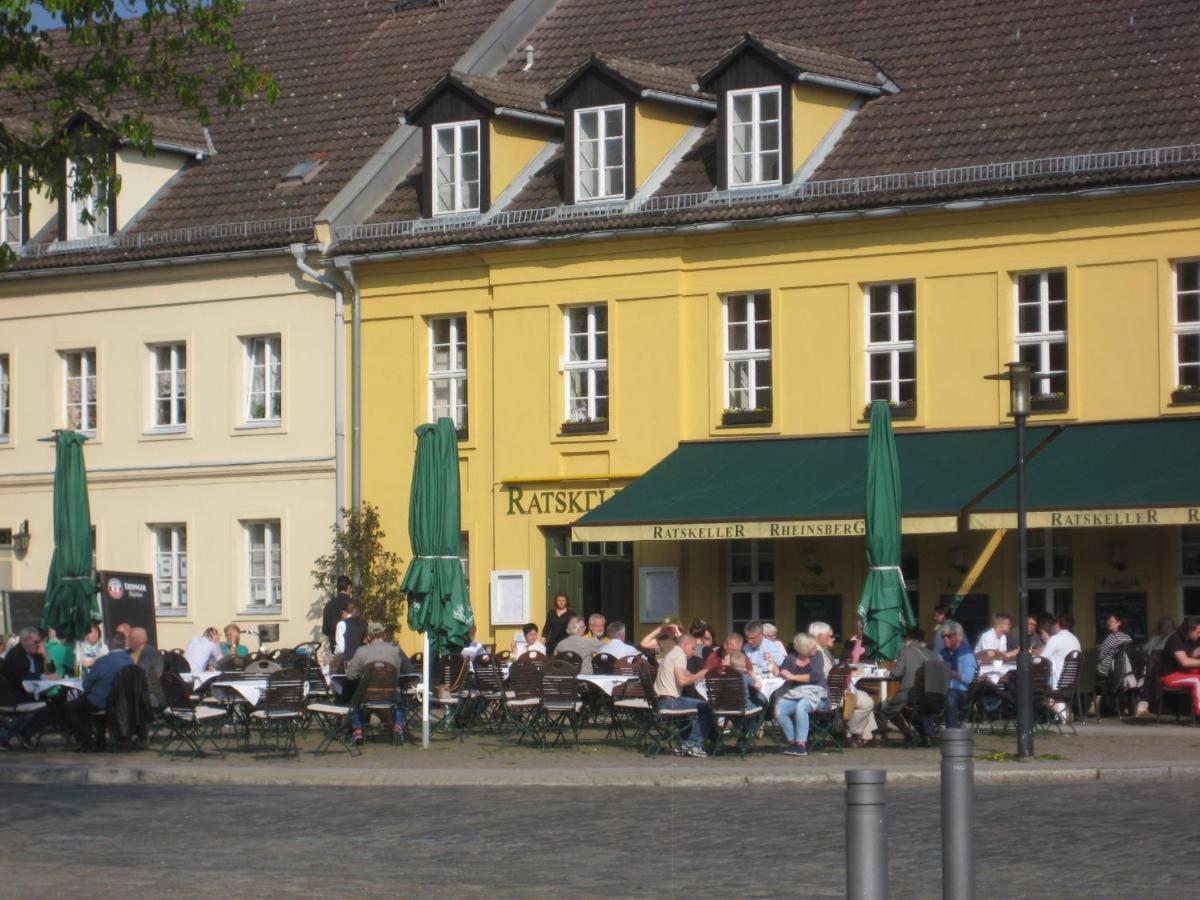 Loggiahaus Am Schloss, 5 Ferienwohnungen, Teils Mit Schloss- Und Seeblick Rheinsberg Exterior photo